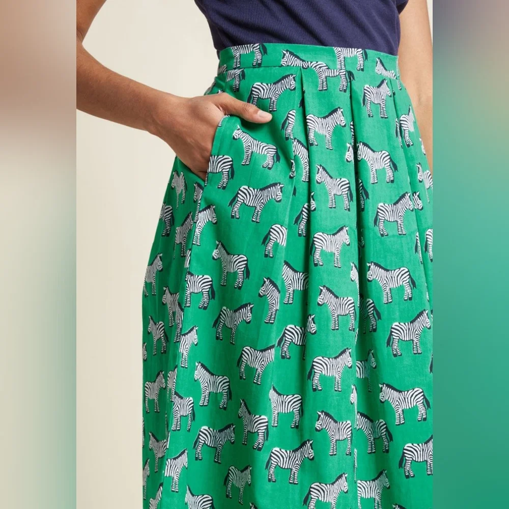 ModCloth/Compania Fantastica Sahara Character Green Zebra Skirt Size L - Picture 6 of 14